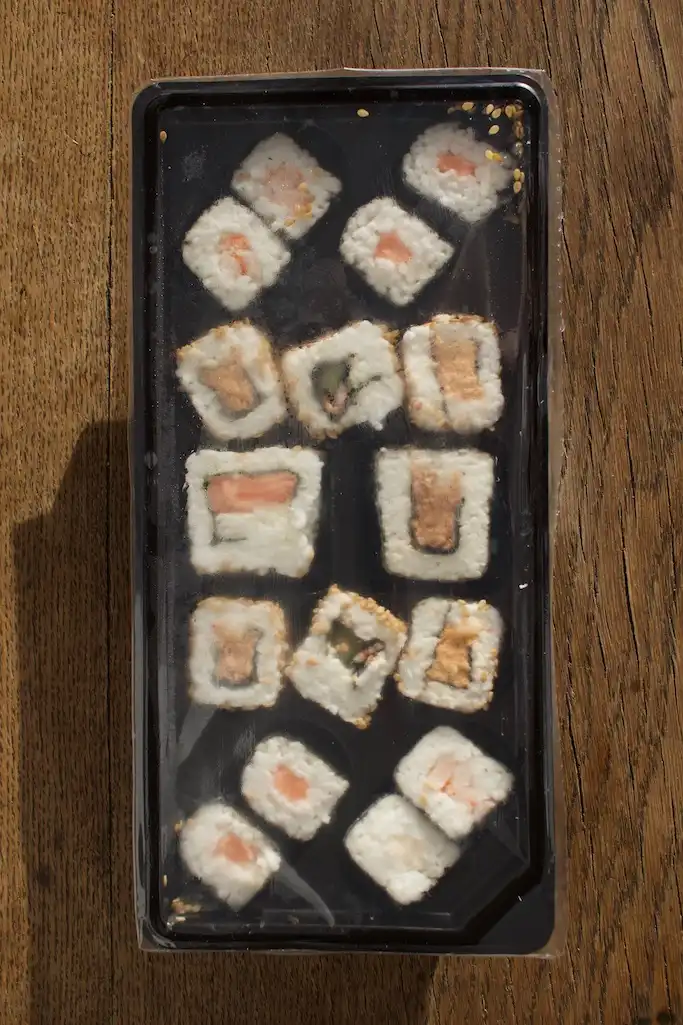 Eingefrorenes Sushi von Edeka taut auf